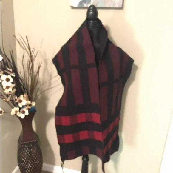 On sale! Burberry ScarfRed and Black Brand new Ori $375+tax